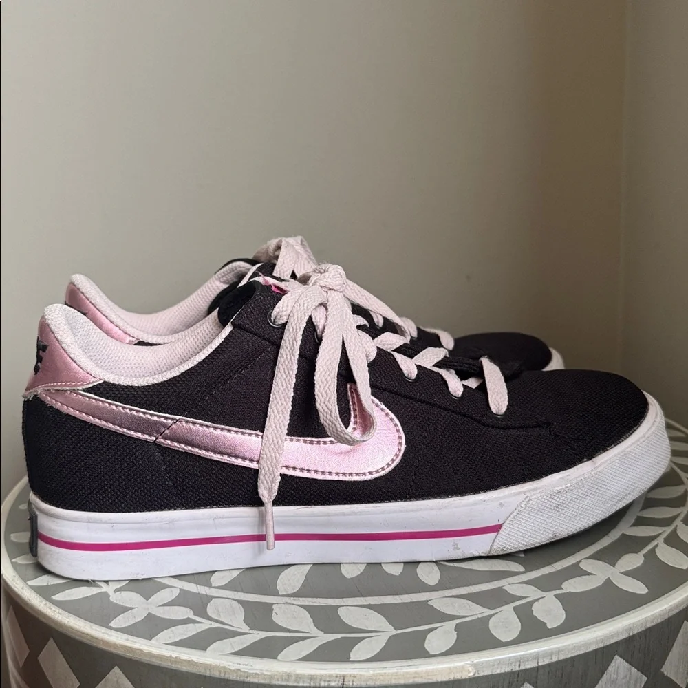 Nike Women's Black and Light Pink Sneakers sz 9 - Picture 4 of 9